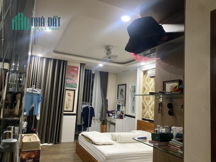 Nhà Hẻm 8M 68m2 4Tầng Đối Diện Celadon Quận Tân Phú Giá 9TỶ800 TL Tốt.