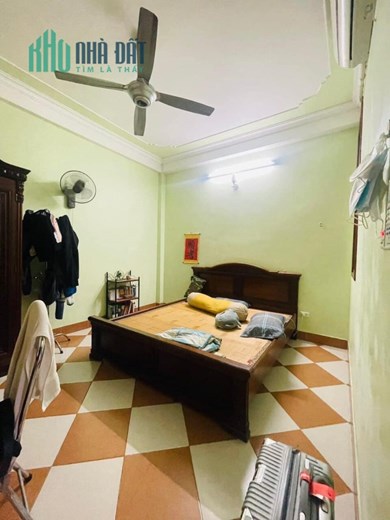 Bán Nhà Phố Hoàng Quốc Việt 70m2 x 5 tầng, 5 phòng ngủ đầy đủ công năng, gần Phố ô tô đỗ cổng đậu