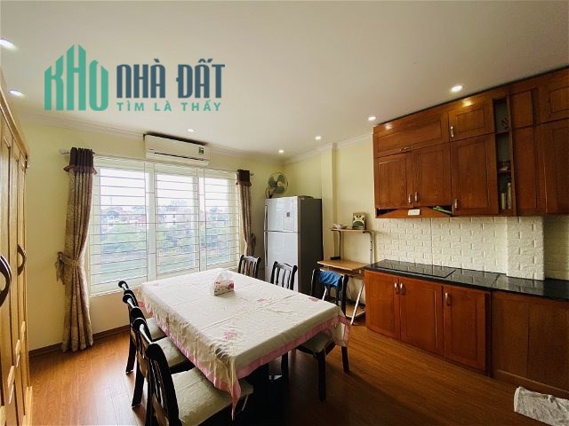 Bán nhà mặt hồ Văn Chương Quận Đống Đa 28m2x6 tầng, vỉa hè ô tô tránh, kinh doanh chỉ 9.45 tỷ.
