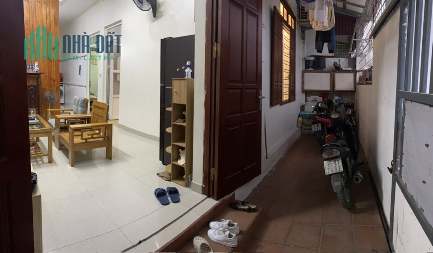 Bán nhà sau mặt đường Thư Trung, diện tích 77m 2 ngủ GIÁ 3.3 tỉ, sân cổng