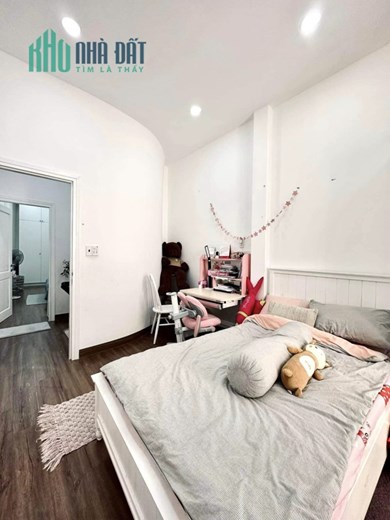 Bán nhà đường Lê Văn Sỹ, Phường 13, Q.3, 40m2, 3 tầng, 7 tỷ2