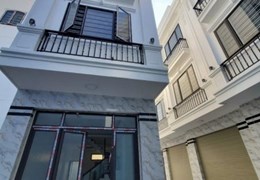 Bán nhà ngõ 409 Miếu Hai Xã, 42m 3 tầng GIÁ 2.25 tỉ, lô góc, mới tinh