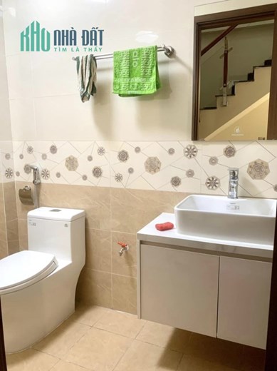 Bán nhà Ngã Tư Sở Đống Đa 52x4m2, ngõ rộng về ở ngay đón Tết chỉ 6.8 tỷ.