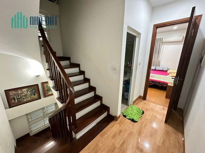 Bán nhà Dương Quảng Hàm, Cầu giấy, nhà đẹp full nội thất 40m2, 5 tầng, 6 ngủ mặt tiền 5m, Giá đầu