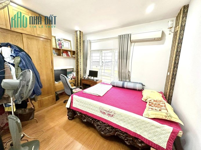 Bán nhà Dương Quảng Hàm, Cầu giấy, nhà đẹp full nội thất 40m2, 5 tầng, 6 ngủ mặt tiền 5m, Giá đầu