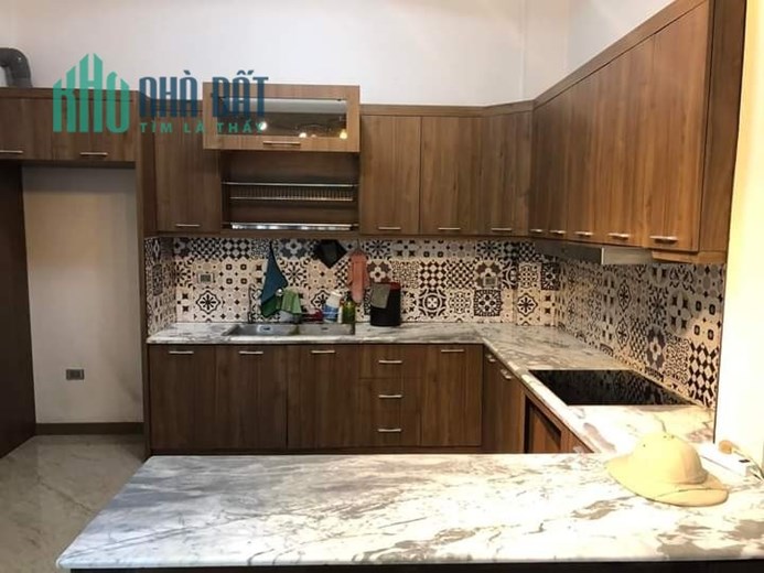 Chủ cần bán gấp nhà Ngọc Thuỵ, Dt sd 65m, nhà 5 tầng dân xây, MT 13m, giá nhỉnh 8 tỷ.