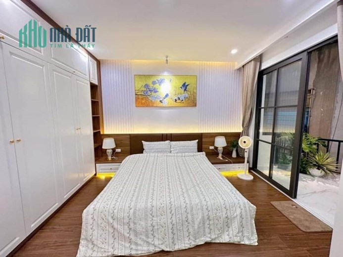 Cho thuê nhà 4 tầng 4 ngủ, dt 50m, full điều hoà, nóng lạnh, tủ, bếp. Cọc 1 thah toán 3. Giá 10 tr/