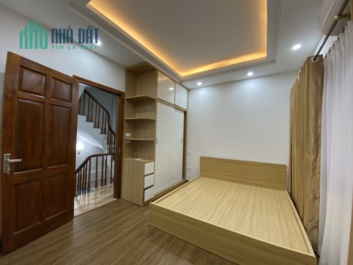 Cho thuê nhà 4 tầng 4 ngủ, dt 50m, full điều hoà, nóng lạnh, tủ, bếp. Cọc 1 thah toán 3. Giá 10 tr/