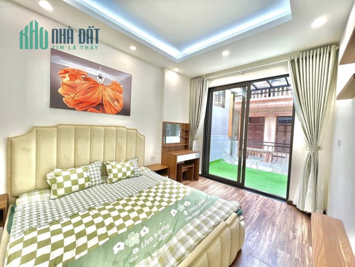 135m Nhỉnh 10 Tỷ Phố Hoàng Quốc Việt Cầu Giấy. Vài Bước Chân Ra Ô Tô Tránh. Cạnh Nhiều Trường Đại