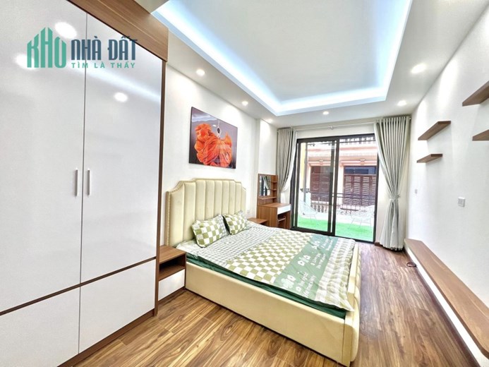 135m Nhỉnh 10 Tỷ Phố Hoàng Quốc Việt Cầu Giấy. Vài Bước Chân Ra Ô Tô Tránh. Cạnh Nhiều Trường Đại