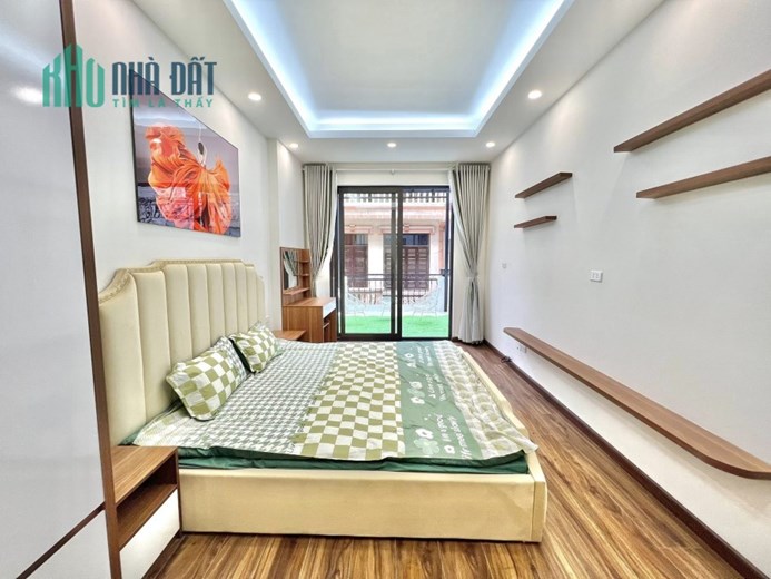 135m Nhỉnh 10 Tỷ Phố Hoàng Quốc Việt Cầu Giấy. Vài Bước Chân Ra Ô Tô Tránh. Cạnh Nhiều Trường Đại