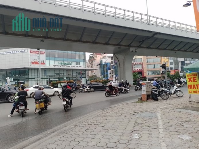 Mời thuê Nhà Đẹp  mặt phố Tôn Thất Tùng, Đống Đa
