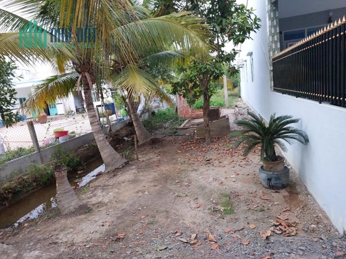 BÁN 789m2 ĐÁT VƯỜNG , XÃ HỰU THẠNH , ĐỨC HÒA , LONG AN . XE Ô TÔ TỚI CHỖ, KHU DÂN CƯ , ĐÔNG ĐÚC .