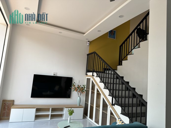 Tôi Chính chủ cần bán gấp nhà view sông-4 tầng gần Vinhome Q9
