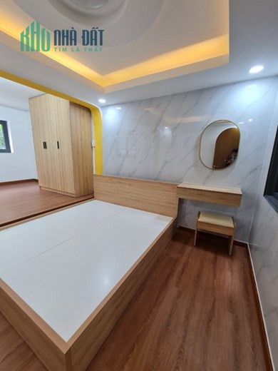 Tôi Chính chủ cần bán gấp nhà view sông-4 tầng gần Vinhome Q9