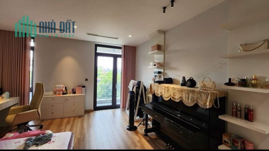 Báncăn góc mặt phố Cầu Giấy, DTSD 90m2 x 5 tầng, MT 6m.Thông sàn, kinh doanh cực tốt.