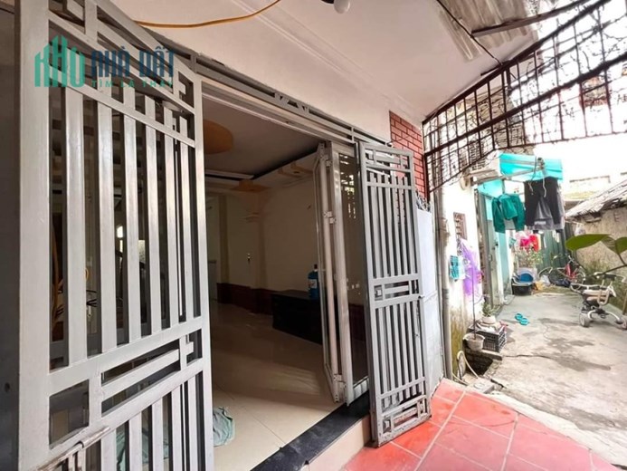 HIẾM, KIM GIANG, LÔ GÓC, DÂN XÂY

37m x 4 tầng, giá nhỉnh 3 tỷ