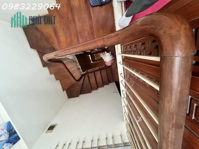 Nhà 5 tầng ngõ 218 Lạc Long Quân, LÔ GÓC, KINH DOANH, 40m MT10m giá 6.5 tỷ