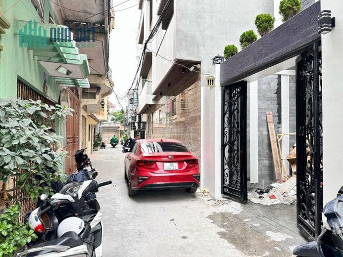 NHÀ XÂY MỚI ĐỘC LẬP SÂN CỔNG RIÊNG BIỆT TẠI PHỐ TRẦN NGUYÊN HÃN