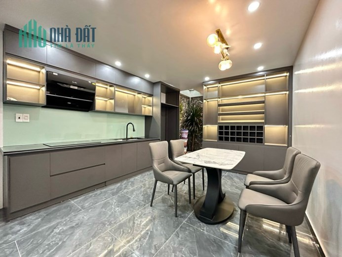 NHÀ XÂY MỚI ĐỘC LẬP SÂN CỔNG RIÊNG BIỆT TẠI PHỐ TRẦN NGUYÊN HÃN