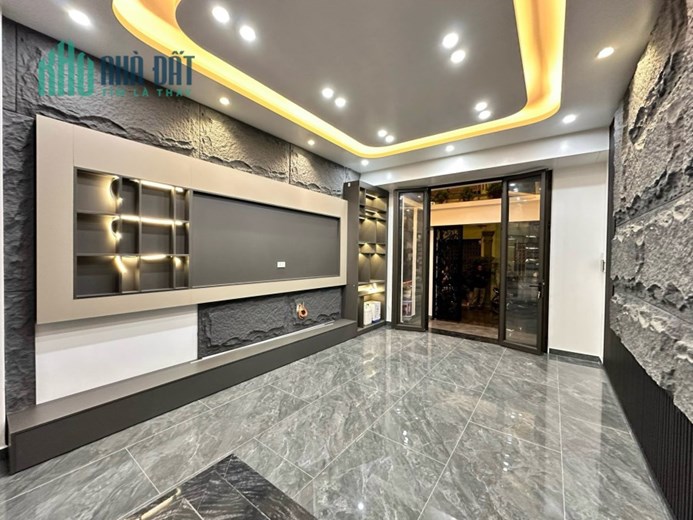 NHÀ XÂY MỚI ĐỘC LẬP SÂN CỔNG RIÊNG BIỆT TẠI PHỐ TRẦN NGUYÊN HÃN