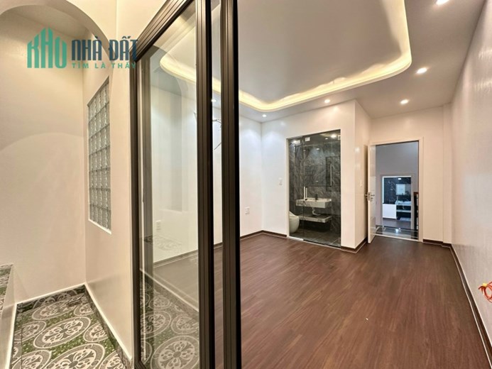 NHÀ XÂY MỚI ĐỘC LẬP SÂN CỔNG RIÊNG BIỆT TẠI PHỐ TRẦN NGUYÊN HÃN