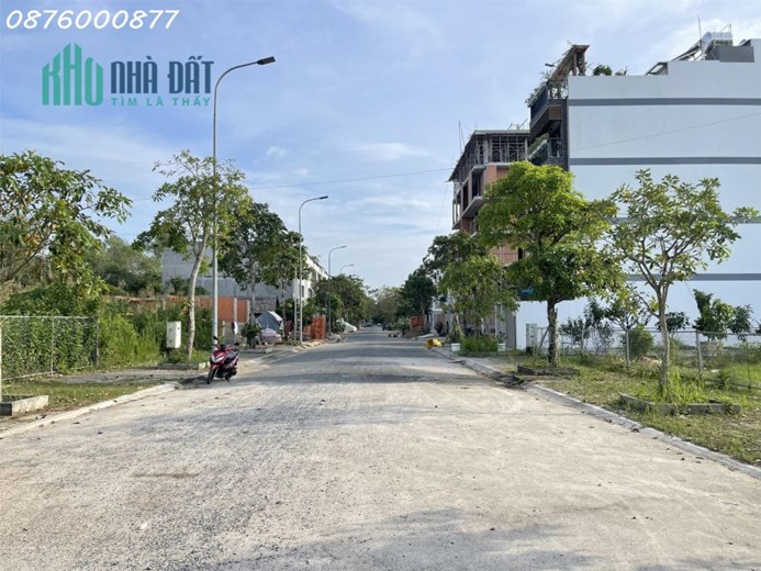 Bán miếng đất KDC Lập Phúc Nhà Bè. Lô góc 2MT đường 16m, liền kề CH dịch vụ 100 phòng, thông Đào Sư