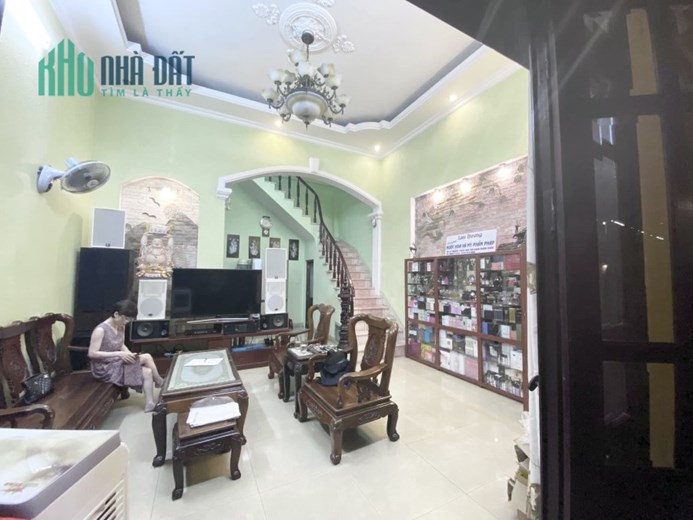 Bán nhà Hoàng Quốc Việt. NGÕ THÔNG Ô TÔ _ VĂN MINH, AN NINH TỐT. 50m2/11,5tỷ