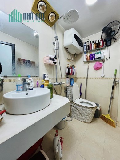 Bán nhà Đường La Thành Lớn Đống Đa 35x 5 tầng về ở luôn đón Têt, ngõ rộng, sạch chỉ  4.5 tỷ