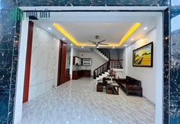 Bán nhà Trần cung,40m 4 tầng, 4 phòng ngủ, nhà dân xây, nội thất đầy đủ chỉ việc dọn vào phòng là