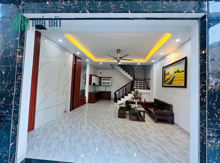 Bán nhà Trần cung,40m 4 tầng, 4 phòng ngủ, nhà dân xây, nội thất đầy đủ chỉ việc dọn vào phòng là