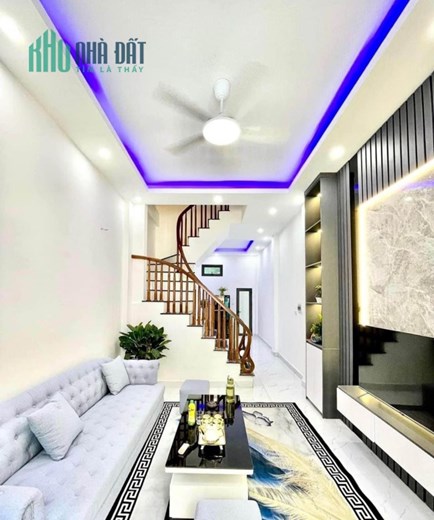 Bán nhà Trần Thái Tông, 40m, 5 tầng, full nội thất, cách phố 30m, gần chỗ để oto,gần các chợ, có