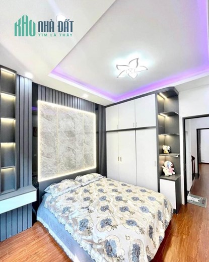 Bán nhà Trần Thái Tông, 40m, 5 tầng, full nội thất, cách phố 30m, gần chỗ để oto,gần các chợ, có