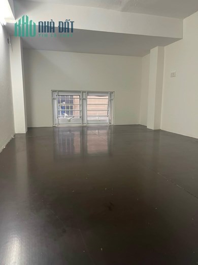 Chỉ 3 tỷ có ngay nhà 30m2, lô góc Trường Chinh Đống Đa về ở luôn đón Tết, ngõ trước nhà hơn 2m SH