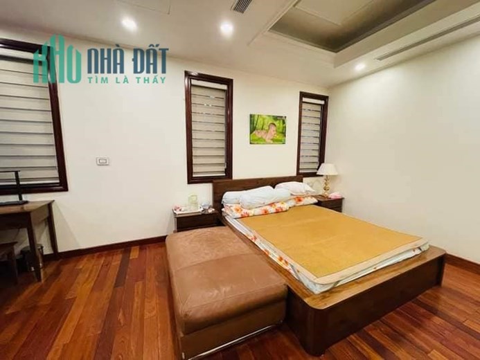 Bán nhà phố Hoàng Cầu, ô tô tránh, ô chờ TM, ở vip, kd VP, 70m, mt 5m, 17.5 tỷ