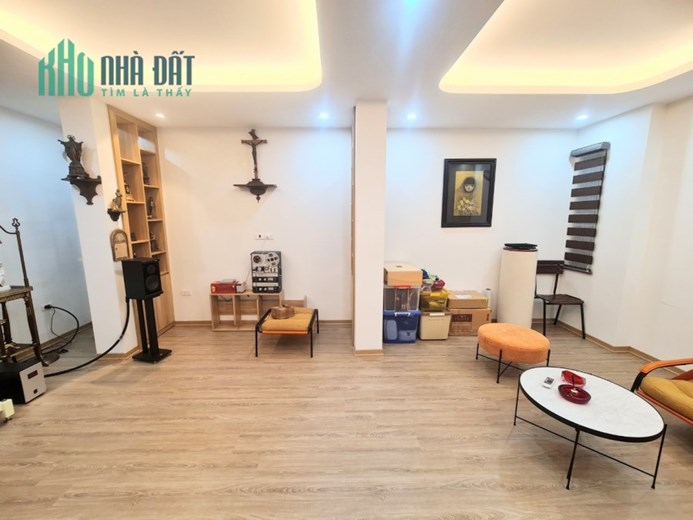 MỘT CĂN DUY NHẤT PHỐ ĐẶNG VĂN NGỮ, ĐỐNG ĐA 42M, 5T, MT 6M. LÔ GÓC, OTO ĐỖ, NHỈNH 6 TỶ. 0937651883.
