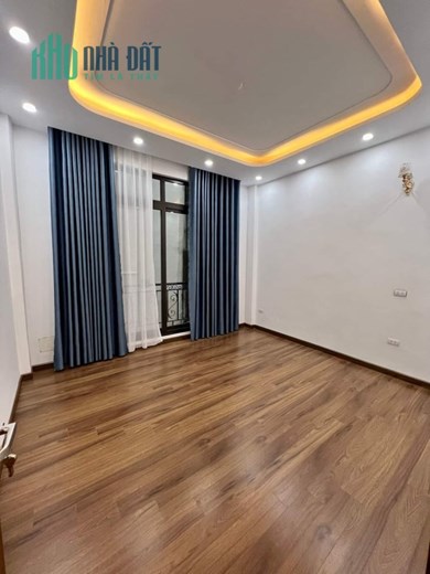 NHÀ ĐẸP NGÕ VĂN HƯƠNG TÔN ĐỨC THẮNG GẦN PHỐ Ở NGAY