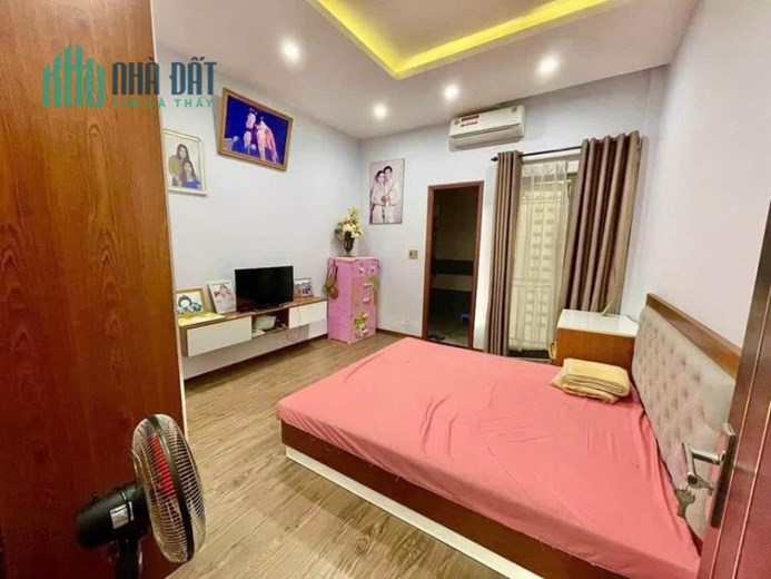 ♣ Nhà Phạm Nhữ Tăng thẳng 50m ra MT, Kiệt Ô tô 6m, 72m2 3 mê, 3.75 tỷ