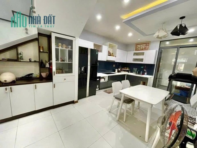 ♣ Nhà Phạm Nhữ Tăng thẳng 50m ra MT, Kiệt Ô tô 6m, 72m2 3 mê, 3.75 tỷ