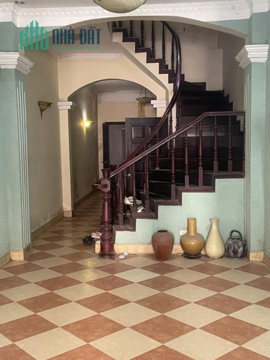 Bán Nhà Đường Lạc Long Quân 69/76m2 x 4 tầng, 4 phòng ngủ, ngõ nông rộng, ô tô đỗ cửa vào nhà, fias