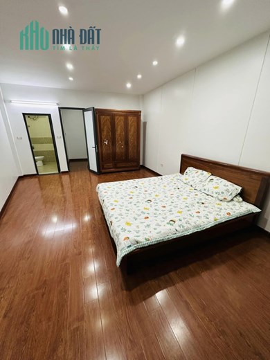 BÁN_NHÀ ĐẸP 6 TẦNG CẦU GIẤY CÓ 1 0 2, 40M2 GIÁ 5.XX TỶ, Ở LUÔN, SỔ NỞ HẬU, NGÕ THÔNG TỨ TUNG.