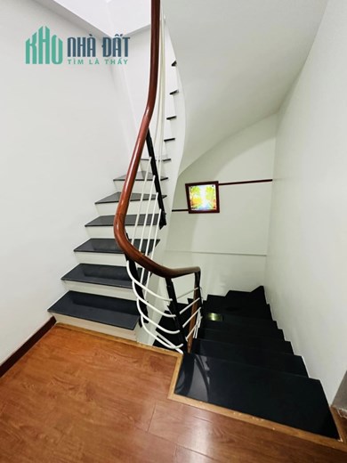 BÁN_NHÀ ĐẸP 6 TẦNG CẦU GIẤY CÓ 1 0 2, 40M2 GIÁ 5.XX TỶ, Ở LUÔN, SỔ NỞ HẬU, NGÕ THÔNG TỨ TUNG.