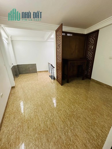BÁN_NHÀ ĐẸP 6 TẦNG CẦU GIẤY CÓ 1 0 2, 40M2 GIÁ 5.XX TỶ, Ở LUÔN, SỔ NỞ HẬU, NGÕ THÔNG TỨ TUNG.