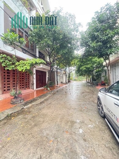 nhà đẹp Long Biên, 70m x 5 tầng, thoáng trước sau, gara,thang máy, vỉa hè, ôtô dừng đỗ