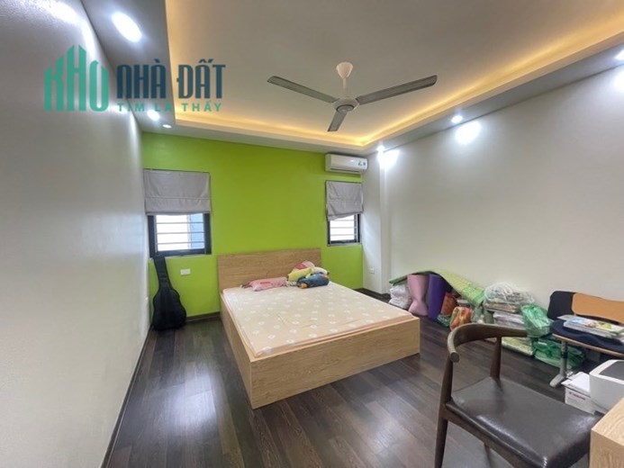 nhà đẹp Long Biên, 70m x 5 tầng, thoáng trước sau, gara,thang máy, vỉa hè, ôtô dừng đỗ