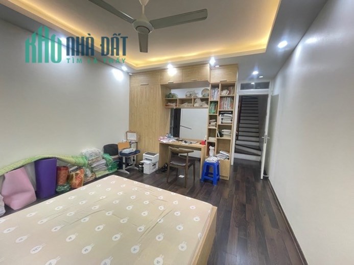 nhà đẹp Long Biên, 70m x 5 tầng, thoáng trước sau, gara,thang máy, vỉa hè, ôtô dừng đỗ
