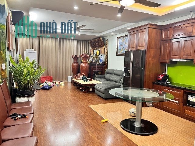 Bán nhà phố Quan Nhân 40m2x4 tầng, ô tô đỗ cổng tránh, đậu, cách mặt phố Quan Nhân đúng 70m, ở luôn.