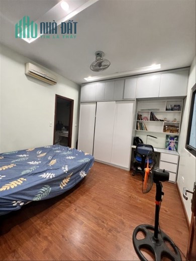 Bán nhà phố Quan Nhân 40m2x4 tầng, ô tô đỗ cổng tránh, đậu, cách mặt phố Quan Nhân đúng 70m, ở luôn.