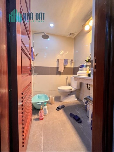 Bán nhà phố Quan Nhân 40m2x4 tầng, ô tô đỗ cổng tránh, đậu, cách mặt phố Quan Nhân đúng 70m, ở luôn.
