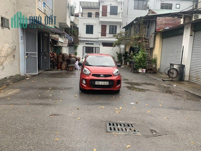 CHÍNH CHỦ Cần Bán Gấp Lô Đất Tặng Căn Nhà Cấp 4 Tại Mặt Phố Ngô Gia Tự Long Biên